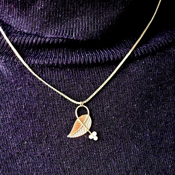 Vintage Delicate Short Gold Plated Leaf & Vine With Rhinestones Necklace 18" - Picture 3 of 8